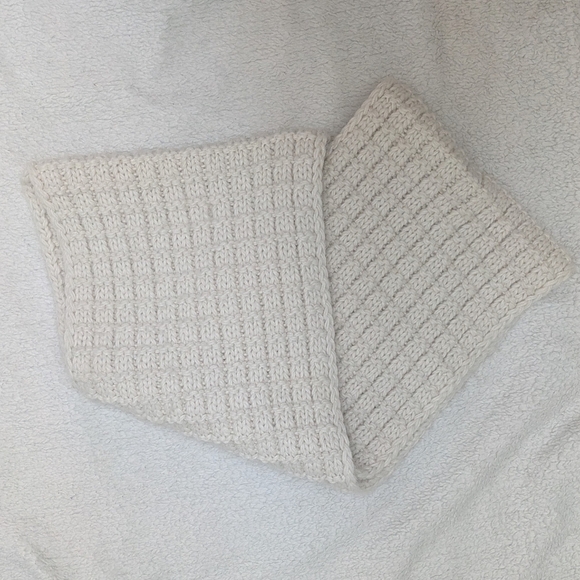 Urban Outfitters Kimchi Blue Ivory Chunky Knit Infinity Scarf - Picture 2 of 5